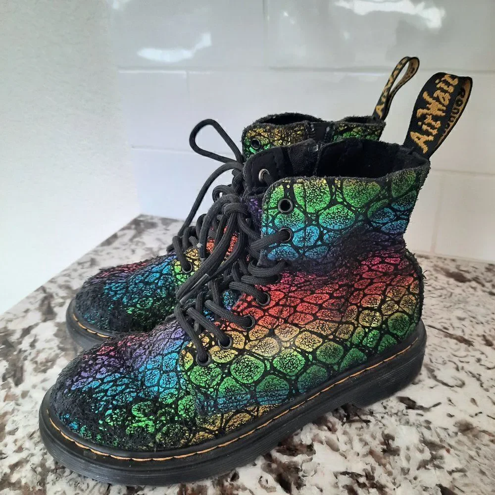 Dr.Martens Girls Rainbow Boots Size EU-32/US-1‎